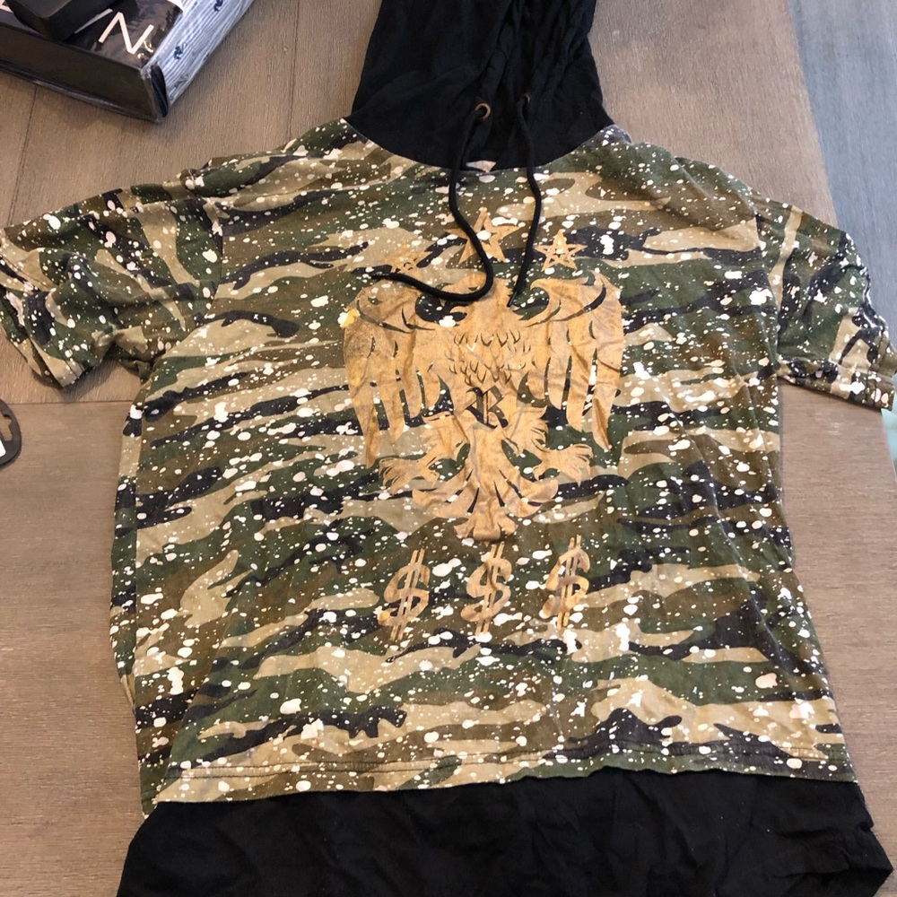 Used Mens Medium Rolling Papers S/S Hoodie